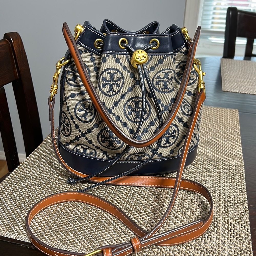 TB Bucket Bag Dupe